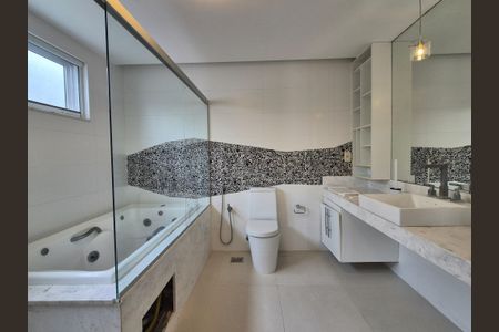 Casa de condomínio à venda com 399m², 3 quartos e 3 vagas