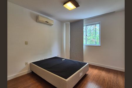 Casa de condomínio à venda com 399m², 3 quartos e 3 vagas