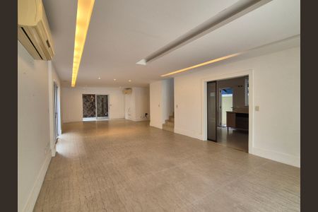 Casa de condomínio à venda com 399m², 3 quartos e 3 vagas