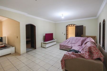 Casa para alugar com 161m², 4 quartos e 2 vagasSala