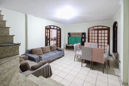 Casa para alugar com 161m², 4 quartos e 2 vagasSala