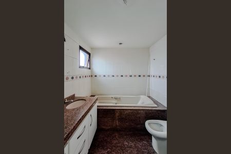 Apartamento à venda com 177m², 4 quartos e 3 vagasBanheiro da Suíte