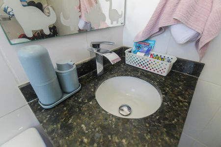 Casa de condomínio à venda com 53m², 2 quartos e 1 vagaBanheiro da Suíte 2