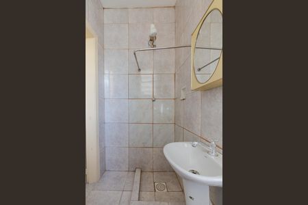 Banheiro de kitnet/studio para alugar com 1 quarto, 33m² em Santo Antônio, Porto Alegre