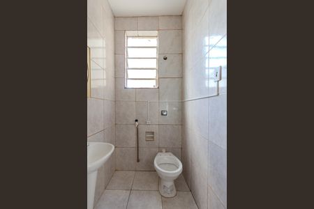 Banheiro de kitnet/studio para alugar com 1 quarto, 33m² em Santo Antônio, Porto Alegre