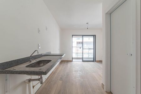 Cozinha de kitnet/studio à venda com 1 quarto, 24m² em Vila Cordeiro, São Paulo