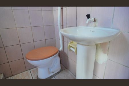 Casa para alugar com 60m², 2 quartos e sem vaga Casa para alugar com 60m², 2 quartos e sem vagaBanheiro