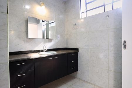 Casa para alugar com 228m², 4 quartos e 2 vagasBanheiro da Suíte