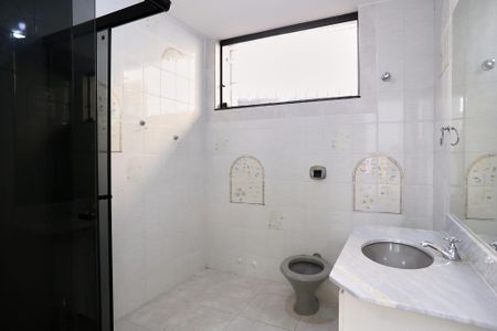 Casa para alugar com 228m², 4 quartos e 2 vagasBanheiro