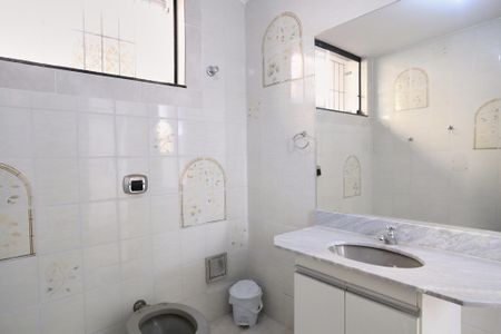 Casa para alugar com 228m², 4 quartos e 2 vagasBanheiro