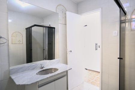 Casa para alugar com 228m², 4 quartos e 2 vagasBanheiro