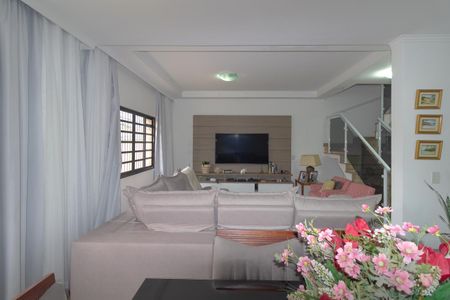 Casa à venda com 180m², 5 quartos e 3 vagasSala