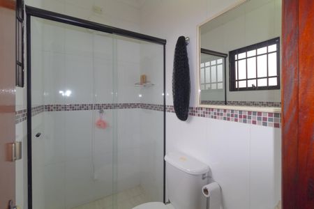 Casa à venda com 180m², 5 quartos e 3 vagasBanheiro da Suíte 2
