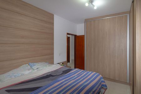 Casa à venda com 180m², 5 quartos e 3 vagasQuarto 5 - Suíte 3
