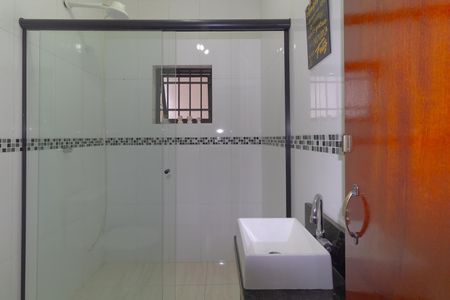Casa à venda com 180m², 5 quartos e 3 vagasBanheiro 4  