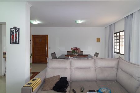 Casa à venda com 180m², 5 quartos e 3 vagasSala