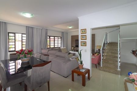 Sala de casa para alugar com 5 quartos, 180m² em Vila Santa Clara, São Paulo