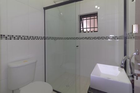 Casa à venda com 180m², 5 quartos e 3 vagasBanheiro 4  