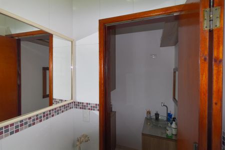 Casa à venda com 180m², 5 quartos e 3 vagasBanheiro da Suíte 2