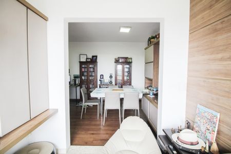 Apartamento à venda com 67m², 2 quartos e 1 vagaSala