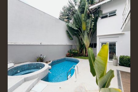 Casa de condomínio à venda com 312m², 3 quartos e 2 vagas