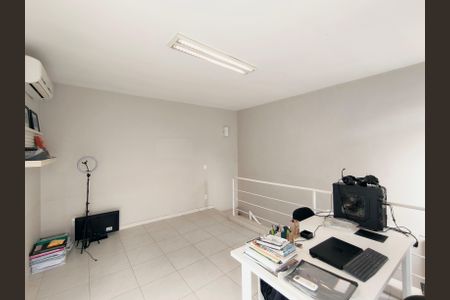 Casa de condomínio à venda com 312m², 3 quartos e 2 vagas