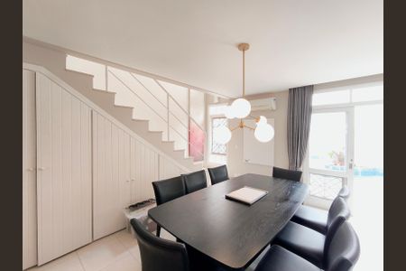 Casa de condomínio à venda com 312m², 3 quartos e 2 vagas