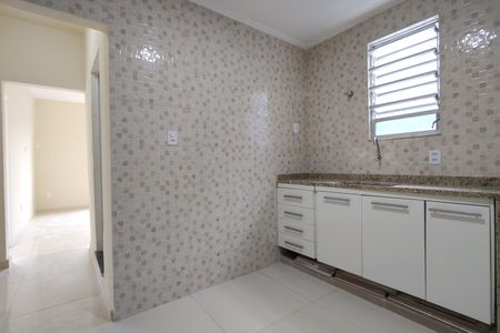 Casa à venda com 65m², 2 quartos e sem vaga Casa à venda com 65m², 2 quartos e sem vagaCozinha - Armários