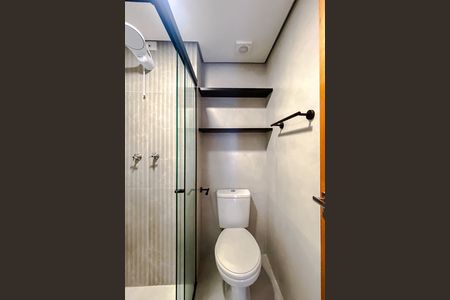 Banheiro de kitnet/studio para alugar com 1 quarto, 27m² em Pompeia, São Paulo