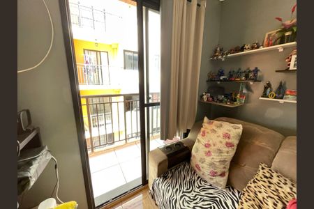 Sala de apartamento para alugar com 2 quartos, 42m² em Roselândia, Cotia
