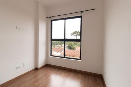 Quarto 1 de apartamento para alugar com 1 quarto, 26m² em Novo Mundo, Curitiba
