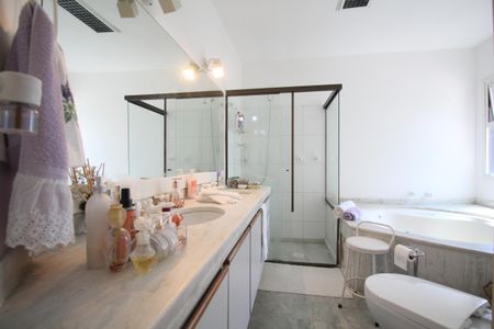 Apartamento à venda com 189m², 3 quartos e 2 vagasBanheiro Suite