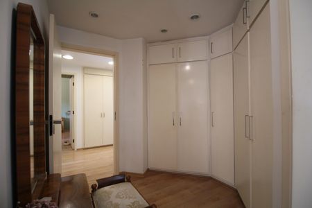 Apartamento à venda com 189m², 3 quartos e 2 vagasSuite - Closet