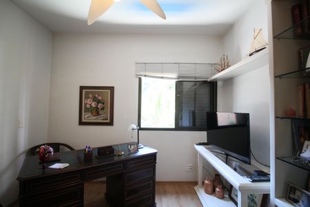 Apartamento à venda com 189m², 3 quartos e 2 vagasQuarto 2