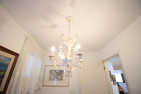 Apartamento à venda com 189m², 3 quartos e 2 vagasCopa - Luminária