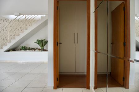 Apartamento para alugar com 240m², 5 quartos e 3 vagas Apartamento para alugar com 240m², 5 quartos e 3 vagasSala 1