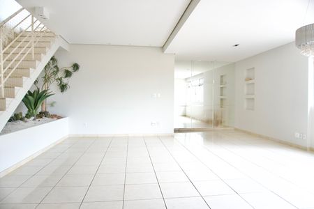 Sala 1 de apartamento para alugar com 5 quartos, 240m² em Serra, Belo Horizonte