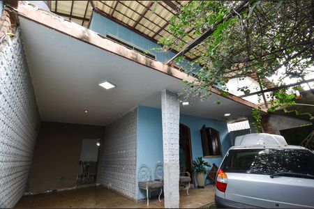 Casa para alugar com 300m², 2 quartos e 2 vagasEntrada