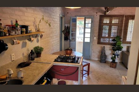Casa à venda com 9 quartos, 650m² em Jardim Cordeiro, São Paulo
