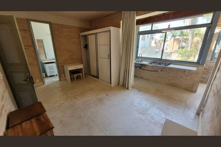 Casa à venda com 9 quartos, 650m² em Jardim Cordeiro, São Paulo
