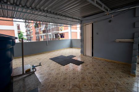 Casa à venda com 75m², 4 quartos e sem vaga Casa à venda com 75m², 4 quartos e sem vagaTerraço