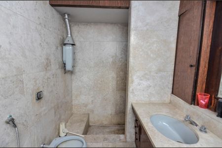 Casa para alugar com 1000m², 6 quartos e 3 vagasBanheiro 1