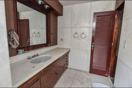 Casa para alugar com 1000m², 6 quartos e 3 vagasBanheiro do Quarto 6