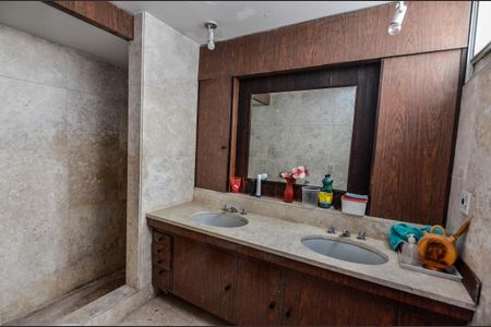 Casa para alugar com 1000m², 6 quartos e 3 vagasBanheiro 1