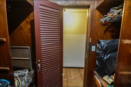 Casa para alugar com 1000m², 6 quartos e 3 vagasCloset do Quarto 5