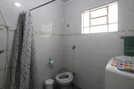 Casa à venda com 300m², 6 quartos e sem vagaBanheiro casa 1