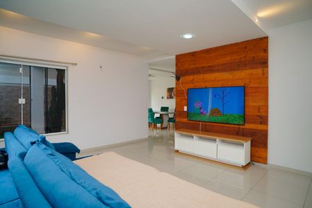 Sala de casa de condomínio para alugar com 3 quartos, 460m² em Inoã, Maricá