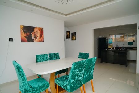 Casa de condomínio para alugar com 460m², 3 quartos e 2 vagas Casa de condomínio para alugar com 460m², 3 quartos e 2 vagasSala de Jantar