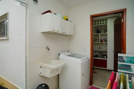 Casa de condomínio para alugar com 460m², 3 quartos e 2 vagas Casa de condomínio para alugar com 460m², 3 quartos e 2 vagasÁrea de Serviço