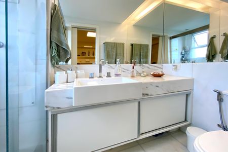 Apartamento à venda com 128m², 3 quartos e 3 vagasBanheiro da Suíte 1